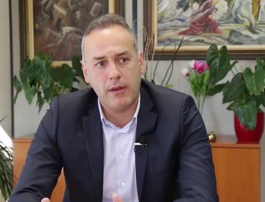 Οικονομικά σκάνδαλα καταγγέλλονται στον δήμο Γλυφάδας: Παραιτήθηκε ο Γ.Τζούβελης με μύδρους κατά δημάρχου Γ.Παπανικολάου